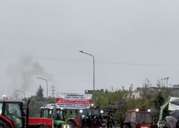 Οι αγρότες έχουν κόψει με μπλόκα 3 σημεία στην Αθηνών – Λαμίας: Δυόμιση ώρες παραπάνω το ταξίδι για Θεσσαλονίκη