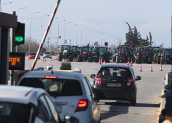 Αγρότες: Πανικός στους δρόμους λόγω των κινητοποιήσεων – Εκτροπές κυκλοφορίας στο εθνικό οδικό δίκτυο σε Κάστρο Βοιωτίας και Μαρτίνο