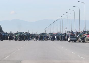 Θεσσαλονίκη: Οι αγρότες έκλεισαν την εθνική οδό στα Μάλγαρα