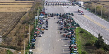 Οι αγρότες κλείνουν επ’ αόριστον τον σταθμό στον Προμαχώνα για τα φορτηγά