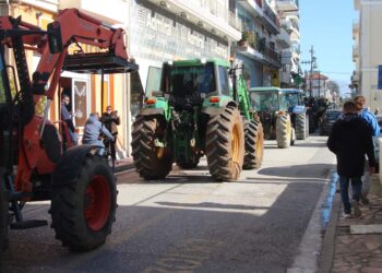 Μεσολόγγι: Συγκέντρωση των αγροτών και πορεία με τρακτέρ στο κέντρο της πόλης (φωτο)