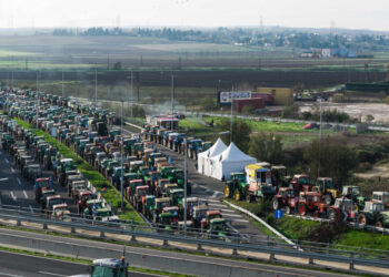 Αγροτικά μπλόκα: Νέες κινητοποιήσεις σε Αχαΐα και Στερεά Ελλάδα – Σχεδιάζουν να κλείσουν και τις παρακαμπτήριες οδούς