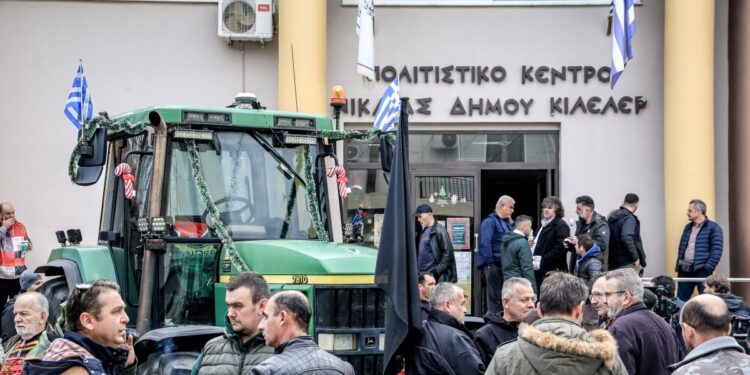 Οι αγρότες παραμένουν στα μπλόκα και έστειλαν τα αιτήματά τους στο Μαξίμου – «Να προσέλθετε σε διάλογο» τους ζητά ο Τσιάρας