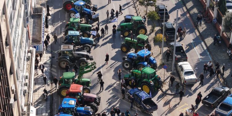 Εκπρόσωποι από 40 μπλόκα στη Νίκαια αποφασίζουν για τη στάση τους και τη συνάντηση με Μητσοτάκη