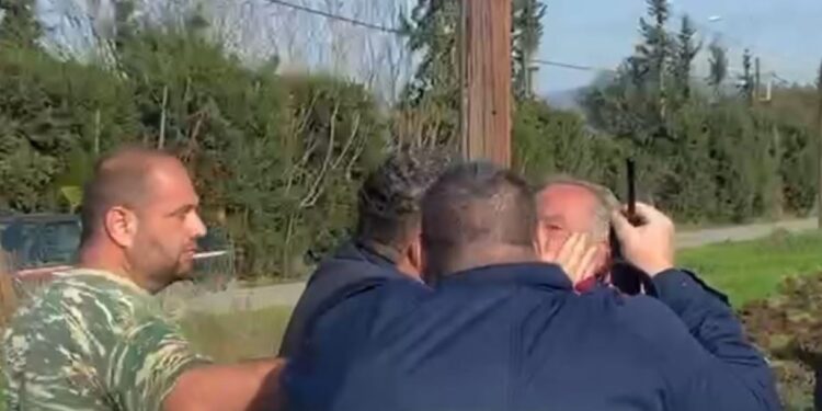 Θεσσαλονίκη: Αγρότης πιάστηκε στα χέρια με αστυνομικό – Ένταση και «γαλλικά»