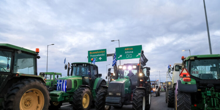 Αγρότες: Ο χάρτης των μπλόκων σε όλη την Ελλάδα – Ανοιχτά τα διόδια, κλείνουν τη Δευτέρα τα Τέμπη για τα φορτηγά