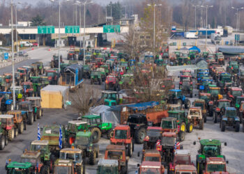 Οι αγρότες αυξάνουν τις δυνάμεις τους σε Θεσσαλονίκη και Τέμπη: Ο «χάρτης» των μπλόκων και πότε ανοίγουν τα διόδια