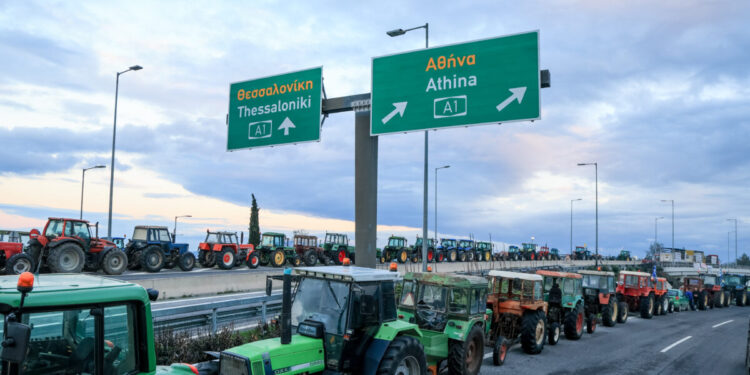 Μπλόκα αγροτών: Ετοιμάζουν απόβαση στη Θεσσαλονίκη την Παρασκευή για κατάληψη στο λιμάνι