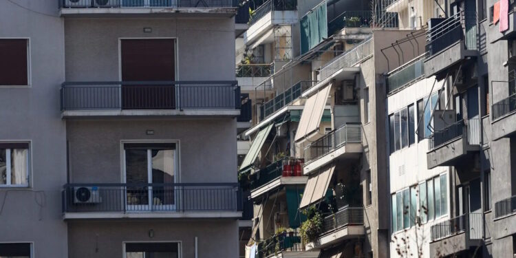 Διευρυμένα όρια για ανακαινίσεις, «φρένο» στη βραχυχρόνια μίσθωση, ιδιωτικές επενδύσεις για προσιτές κατοικίες – Τα 6 επιπλέον μέτρα κατά της στεγαστικής κρίσης