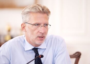 Δίκη προστατευόμενων μαρτύρων Novartis: «Μια από τις πιο μελανές σελίδες της δημοκρατίας» χαρακτήρισε την υπόθεση ο Άκης Σκέρτσος