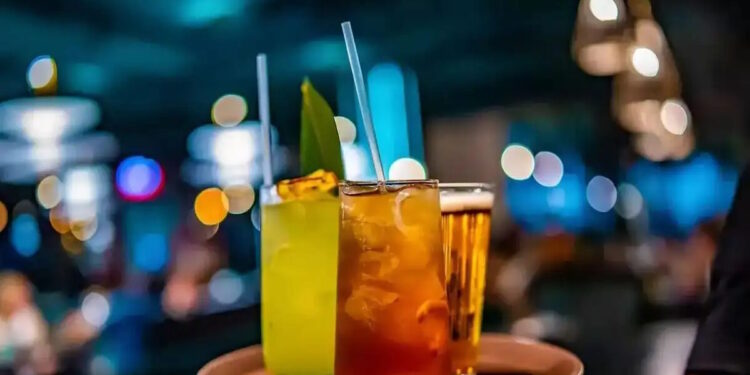 Μπουρνάζι: Στο νοσοκομείο ανήλικος μετά από κατανάλωση αλκοόλ – Συνελήφθη ο υπεύθυνος του κλαμπ