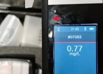 ΕΛΑΣ: Οδηγός παράτησε το αυτοκίνητό του σε στάση λεωφορείου όταν μυρίστηκε μπλόκο για αλκοτεστ