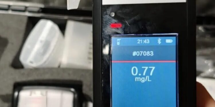 ΕΛΑΣ: Οδηγός παράτησε το αυτοκίνητό του σε στάση λεωφορείου όταν μυρίστηκε μπλόκο για αλκοτεστ