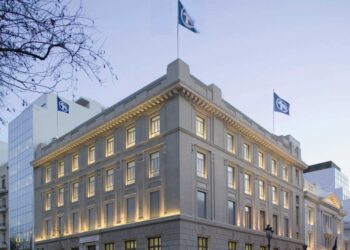 Alpha Bank: 100 χρόνια συνεχούς παρουσίας στο Χρηματιστήριο Αθηνών