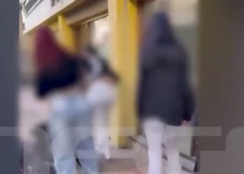 Λαμία: Άγριος καυγάς ανηλίκων στο κέντρο της πόλης – Μία μητέρα και μία 17χρονη μεταφέρθηκαν στο νοσοκομείο