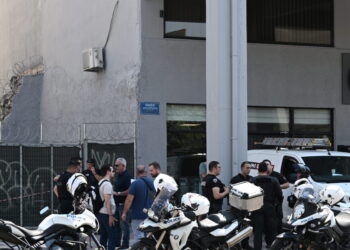 Επεισοδιακή καταδίωξη στα Άνω Λιόσια: Παράτησε την 2χρονη ανιψιά στο αυτοκίνητό του και το έβαλε στα πόδια