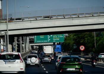 Αττική Οδός: Φωτιά σε αυτοκίνητο στο ύψος του κόμβου Παιανίας – Κλειστές οι δεξιές λωρίδες