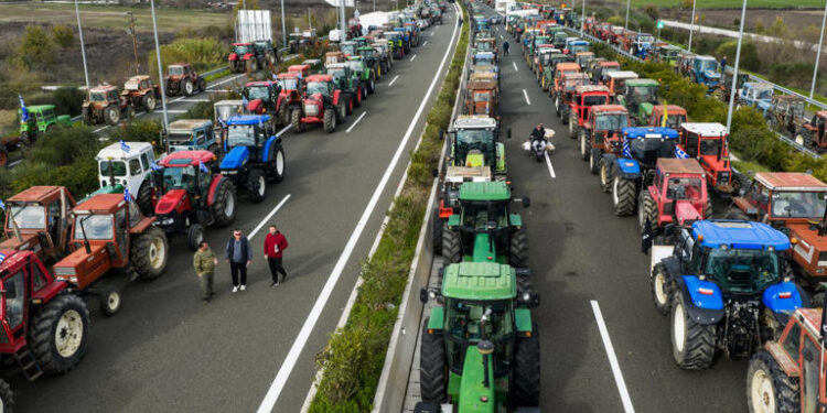 ‘Oλα τα αιτήματα των αγροτών προς το Μαξίμου – Απορρίπτουν την ένταξη του ΟΠΕΚΕΠΕ στην ΑΑΔΕ ενώ ζητούν κατώτερες εγγυημένες τιμές και ρεύμα στα 7 λεπτά/κιλοβατώρα