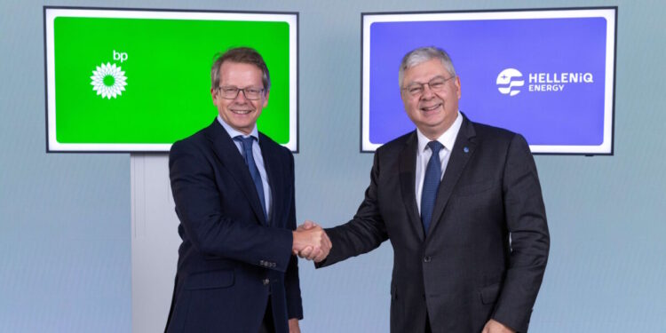 HELLENiQ Energy και BP ανανέωσαν την συνεργασία τους έως το 2035