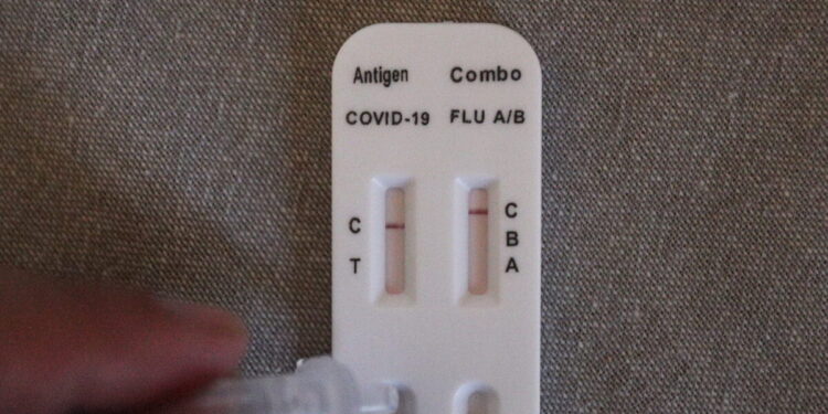 ΕΟΔΥ: Έξι θάνατοι και 99 εισαγωγές από κορονοϊό την τελευταία εβδομάδα – Ένας ασθενής σε ΜΕΘ με γρίπη