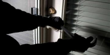 Αγρίνιο: Διέρρηξαν αποθήκη και έκλεψαν εργαλεία αξίας 2.000 ευρώ – Συνελήφθη ο ένας