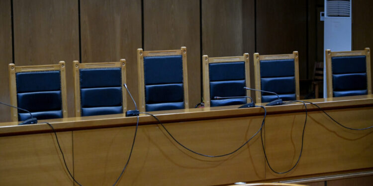 Δίκη υποκλοπών: Το δικαστήριο ψάχνει και δεν βρίσκει τους δέκα νέους μάρτυρες