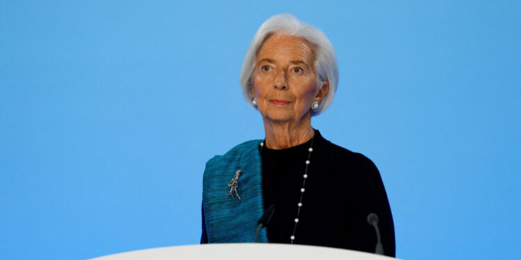 Αισιόδοξη η Λαγκάρντ για την ανάπτυξη, αβέβαιη όμως για τον πληθωρισμό