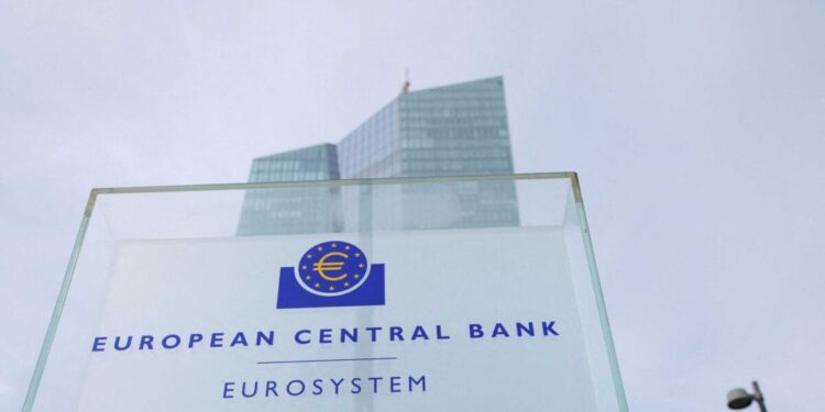Η ΕΚΤ κράτησε αμετάβλητο στο 2% το βασικό επιτόκιο της