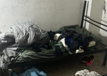 Πώς δρούσε η εγκληματική οργάνωση που ανάγκαζε παιδιά να πουλούν λαθραία τσιγάρα: Τα κρατούσαν σε υπόγεια και τα χτύπαγαν