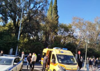 Παράσυρση πεζού από αυτοκίνητο έξω από το Μέγαρο Μαξίμου