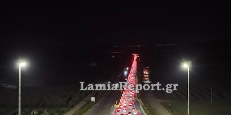 Κίνηση στους δρόμους: Οδύσσεια η επιστροφή των εκδρομέων των Χριστουγέννων – 10 ώρες από Θεσσαλονίκη προς Αθήνα λόγω των μπλόκων των αγροτών