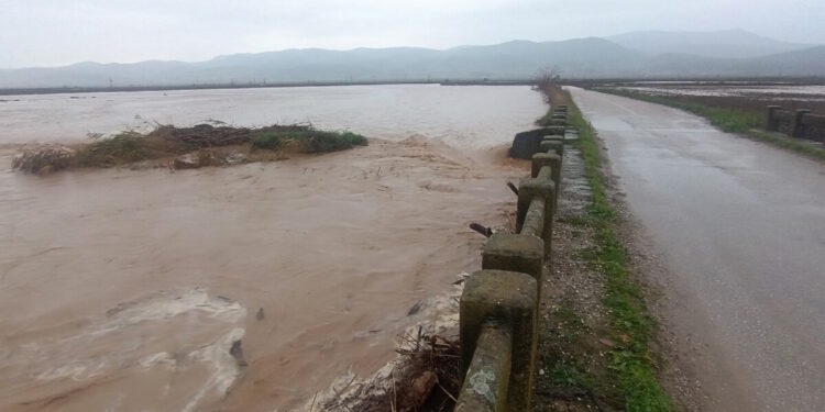 Κακοκαιρία Byron: Εικόνες απόλυτης καταστροφής μετά την υπερχείλιση του ποταμού Ενιπέα
