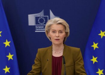 Κομισιόν: Με ευρω-ομόλογα και ρωσικά assets η στήριξη της Ουκρανίας με 135 δισ. ευρώ