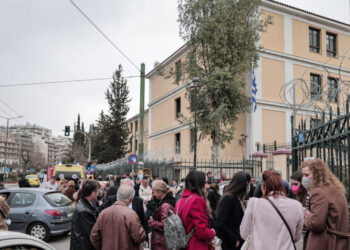 Τηλεφώνημα για βόμβα στην Ευελπίδων