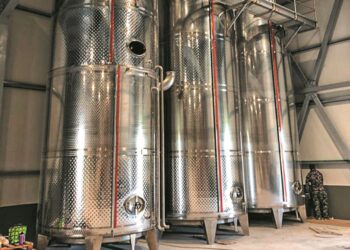 Με τις «ευλογίες» των χύμα εξαγωγών… το Made in Italy καρπώνεται την υπεραξία του ελληνικού ελαιολάδου