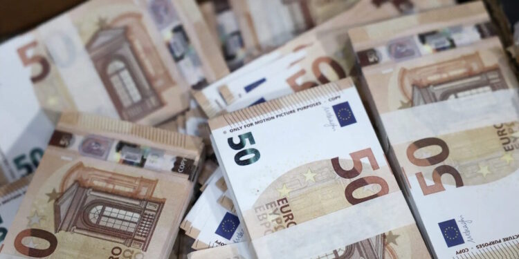 Χριστουγεννιάτικη φορολοταρία 2025: 12 τυχεροί κερδίζουν 100.000 ευρώ – Πώς συμμετέχουν οι φορολογούμενοι