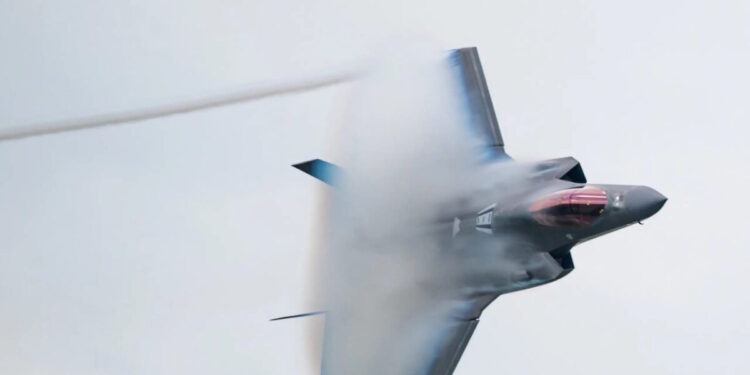 F-35: Η Πολεμική Αεροπορία πήρε την «πρώτη γεύση» από τις δυνατότητες των stealth μαχητικών αεροσκαφών