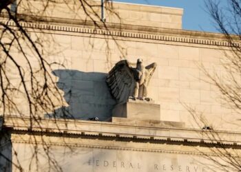 Μείωση των επιτοκίων δανεισμού ανακοίνωσε η Fed – Η τρίτη μέσα στο 2025 αλλά προμηνύεται πιο δύσκολη η συνέχεια