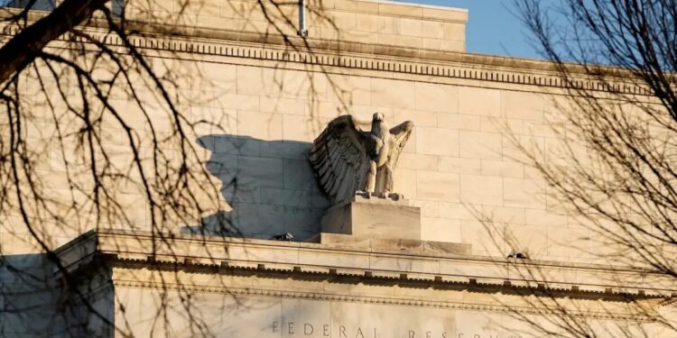 Μείωση των επιτοκίων δανεισμού ανακοίνωσε η Fed – Η τρίτη μέσα στο 2025 αλλά προμηνύεται πιο δύσκολη η συνέχεια