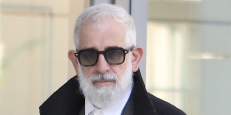 Πέτρος Φιλιππίδης: «Είμαι έξι μήνες άστεγος και έχω καταστραφεί οικονομικά» λέει μετά το πόρισμα για τη φωτιά στο σπίτι του