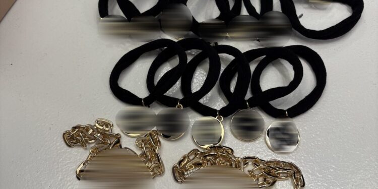 Κολωνάκι: Κατάστημα πουλούσε «μαϊμού» προϊόντα – Χειροπέδες στη ιδιοκτήτρια