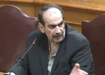 «Ο “Φραπές” έγινε latte macchiatto caramel decaf»: Το Χ «δίκασε» τον Γιώργο Ξυλούρη για την κατάθεσή του για τον ΟΠΕΚΕΠΕ