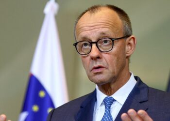 Ο Μερτς ζητά από την ΕΕ κοινή ανάληψη των κινδύνων του δανείου από ρωσικά assets