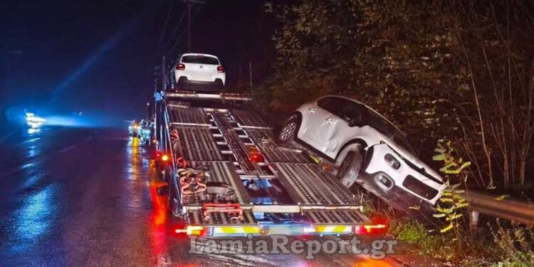 Φθιώτιδα: Όχημα «έφυγε» από αυτοκινητάμαξα σε παράδρομο – Δείτε φωτογραφίες