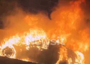 Φωτιά σε αυτοκίνητο στην Κηφισίας στο ύψος της Φιλοθέης – Μεγάλο μποτιλιάρισμα