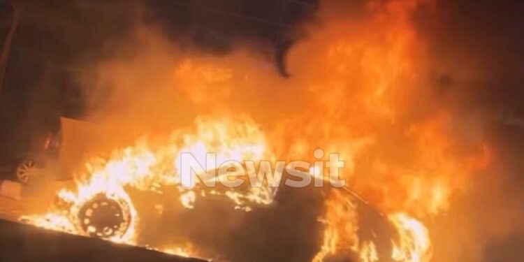 Φωτιά σε αυτοκίνητο στην Κηφισίας στο ύψος της Φιλοθέης – Μεγάλο μποτιλιάρισμα