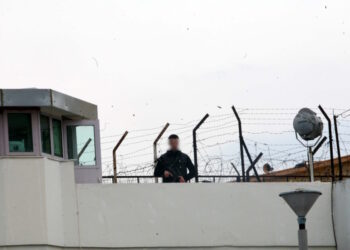 Έφοδος της αστυνομίας στις φυλακές Κορυδαλλού «αποκάλυψε» κινητά τηλέφωνα, καλώδια φόρτισης και θήκες ασύρματων ακουστικών