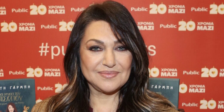Καίτη Γαρμπή: «Δεν έχει καμία σχέση η δουλειά μας» λέει μετά τις φήμες για εμπλοκή τραγουδιστή σε υπόθεση σεξουαλικής κακοποίησης