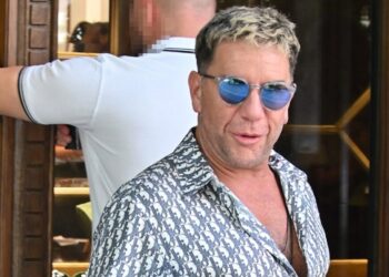 Όλη η μήνυση του 21χρονου τραγουδιστή κατά του Γιώργου Μαζωνάκη – Οι άσεμνες χειρονομίες και οι ανήθικες προτάσεις