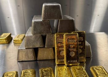 Ιστορικό υψηλό για τον χρυσό: Ξεπέρασε τα 4.400 δολάρια με άνοδο άνω του 2% – Ρεκόρ και για το ασήμι